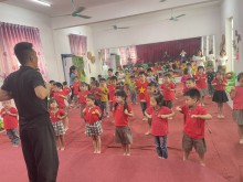 Các bé học võ cổ truyền Việt Nam